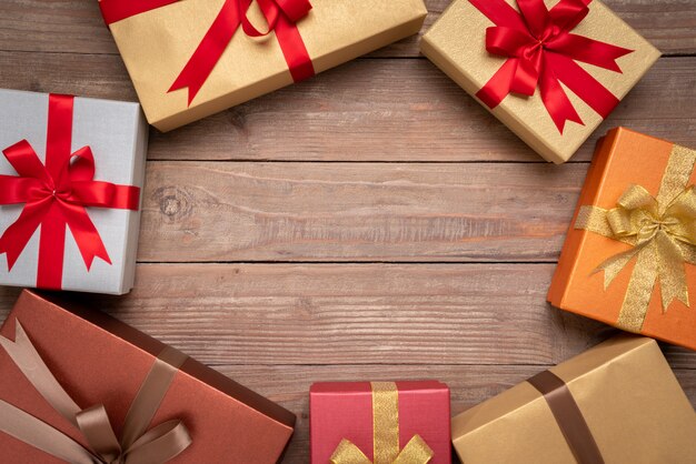 Confezione regalo per la decorazione, Capodanno e sfondo di giorno di Natale con copyspace