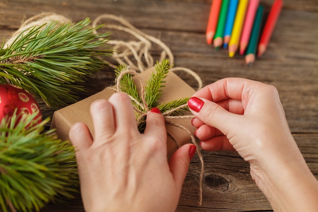 Confezione regalo per Natale e Capodanno. fatto a mano