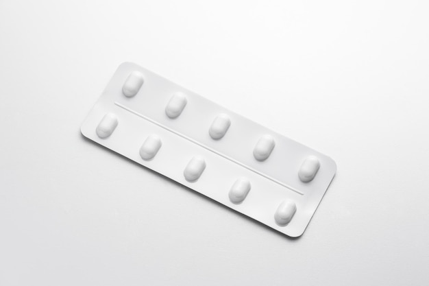 Confezione singola in blister con compresse di farmaci mix medico pillole antibiotico farmacia medicina medica
