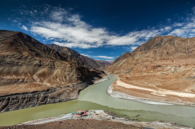 Confluenza dei fiumi Indo e Zanskar Ladakh