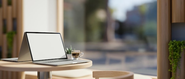 Confortevole area salotto della caffetteria vicino alla finestra con un laptop sul tavolino da caffè Rendering 3d