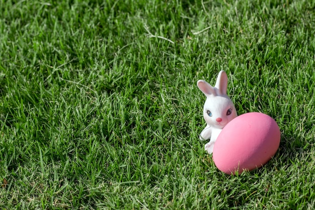 coniglietto rosa uovo di Pasqua