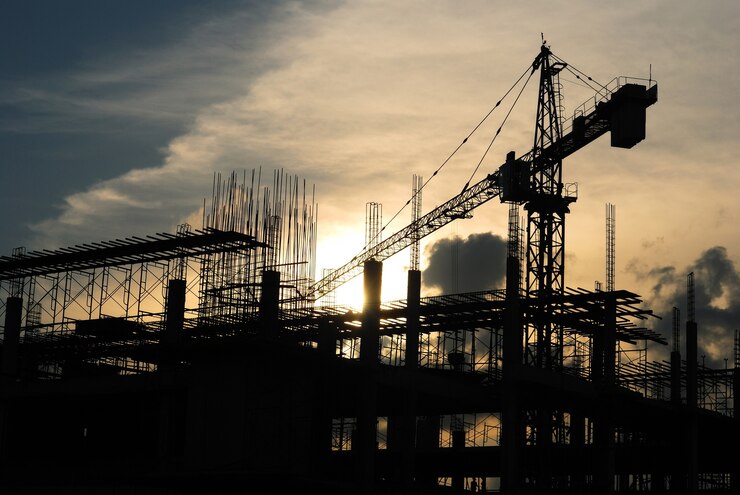 Photo construction site at sunset