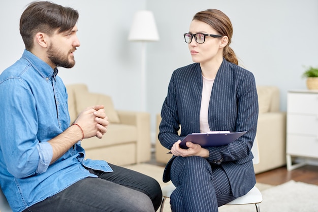 Consultazione presso l'ufficio di psicoterapia