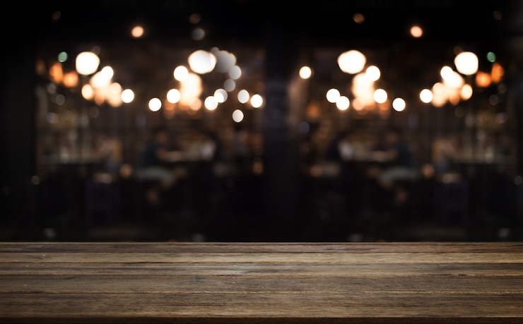Foto contatore di tavolo in legno di un bar o di un negozio di cucina