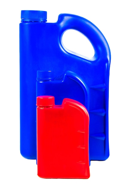 Contenitore in plastica per olio motore isolato Bottiglia dell'olio per auto Percorso di ritaglio