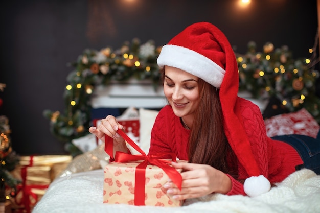 Contenitori di regalo della holding della donna