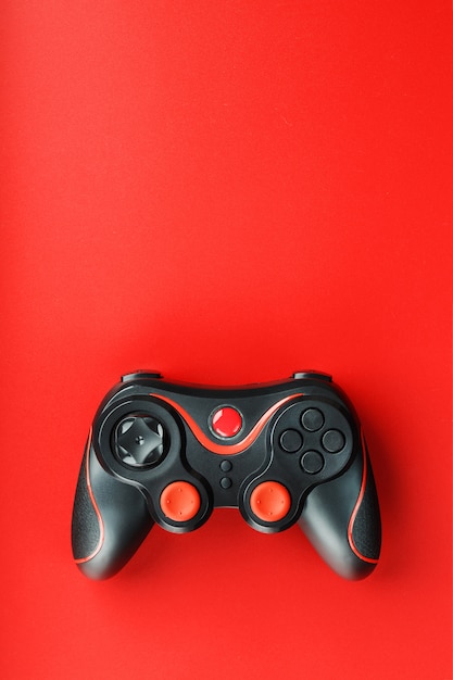 Controller controller di gioco su superficie rossa