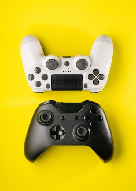 Controller di gioco in bianco e nero