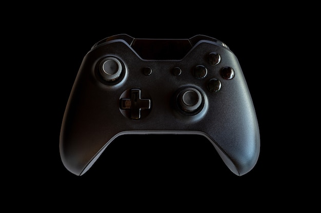 Controller per videogiochi e controller di gioco. Sfondo nero. Messa a fuoco selettiva.