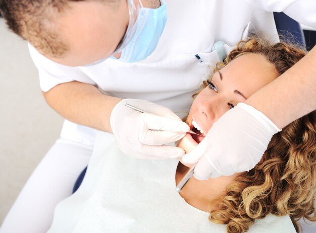 Controllo dei denti del dentista, serie di foto correlate