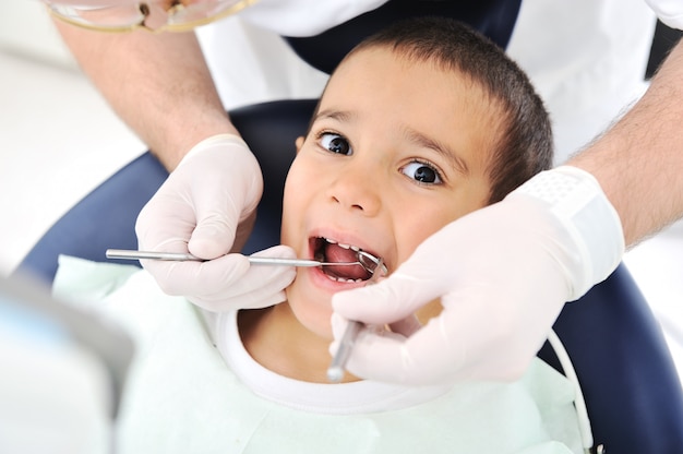 Controllo dei denti del dentista, serie di foto correlate