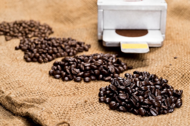 Controllo del colore dei chicchi di caffè