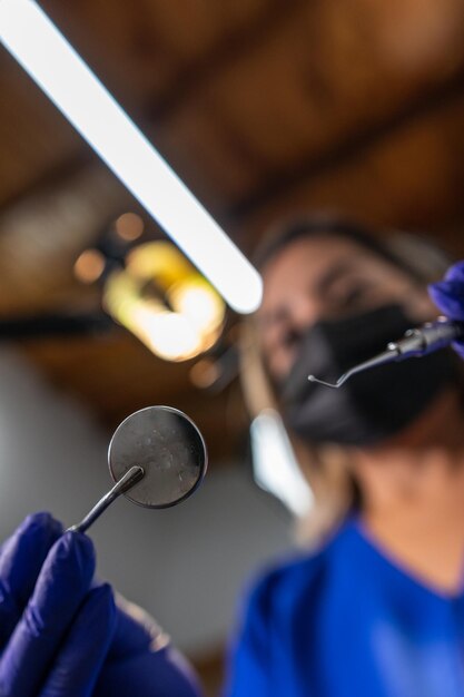 Controllo dentale Prospettiva del paziente sulla procedura del dentista