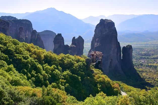 Convento di Santa Barbara nelle montagne di Meteora in Grecia.