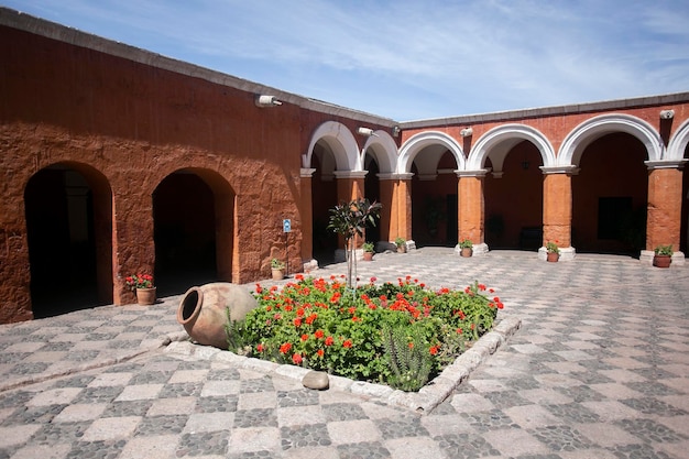 Convento di Santa Catalina, è un complesso turistico religioso situato nel centro di Arequipa, in Perù.