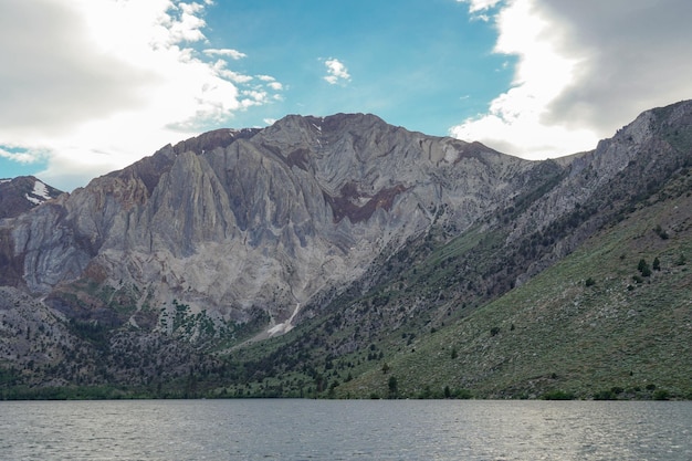 Convict Lake nella parte orientale delle montagne della Sierra Nevada California Mono County California USA