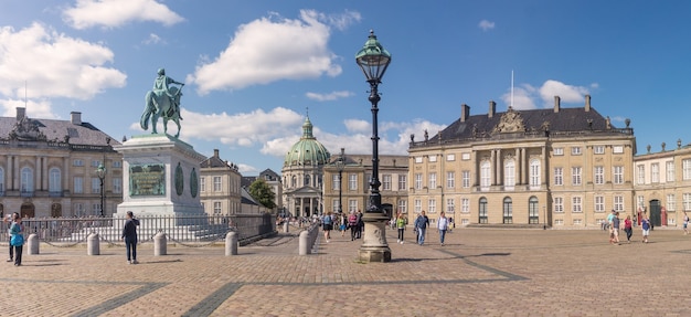 COPENHAGEN, DANIMARCA - 23 AGOSTO 2017: Amalienborg è una casa della famiglia reale danese e un monumento di re Federico V