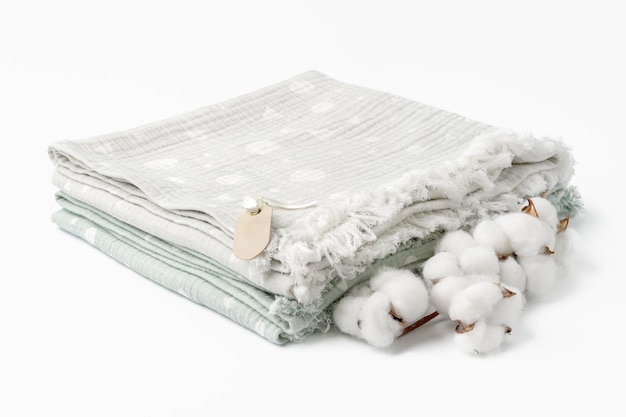 Coperte per bambini in mussola con fiori di cotone su sfondo bianco