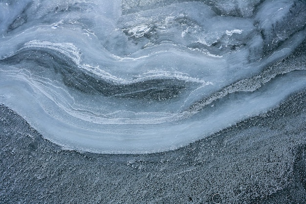 Copertura di ghiaccio su priorità bassa di struttura del fiume ghiacciato