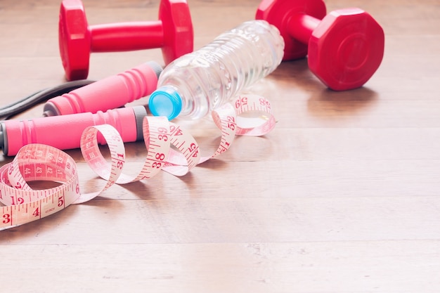 Copiare lo spazio femminile divertimento ginnastica acqua bianca