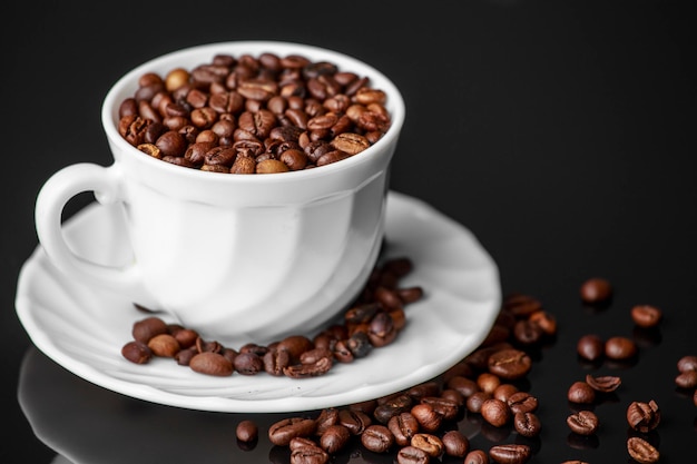 Coppa e chicchi di caffè