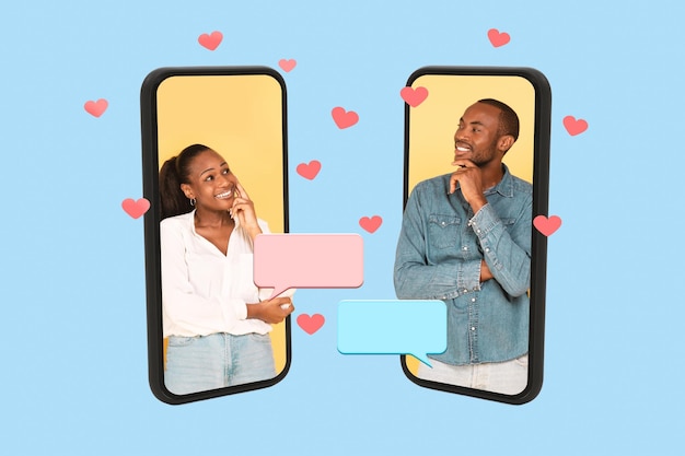 Coppia africana in schermi di telefoni in posa su sfondo blu Collage
