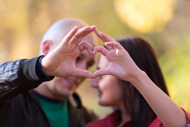 Coppia Che Forma Un Cuore