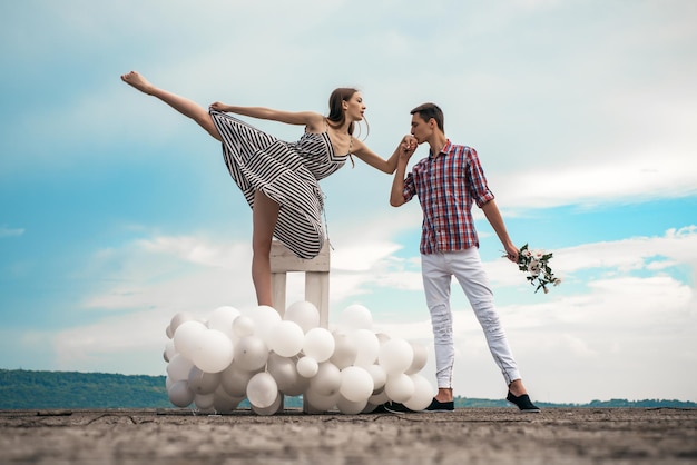 Coppia di balletto in relazioni amorose. Coppia innamorata. Ballerini innamorati. Relazioni romantiche tra ballerina e partner di balletto.