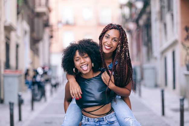 Coppia di donne gay che trascorrono del tempo insieme