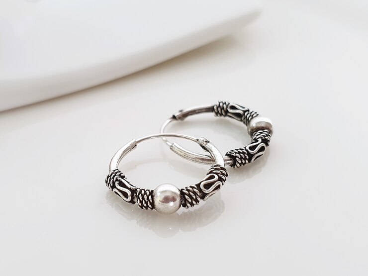 Coppia di orecchini in argento Bali Hoop Style