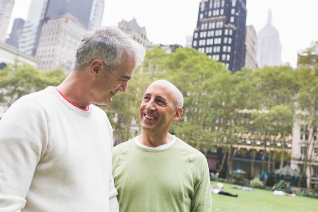 Coppia gay al parco di New York