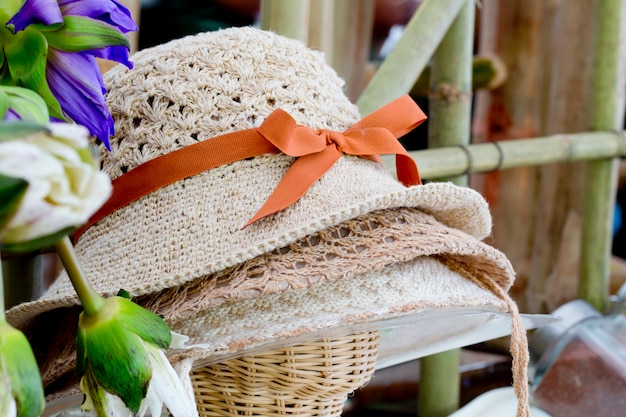 Coprire il cappello da una mussolina di loto