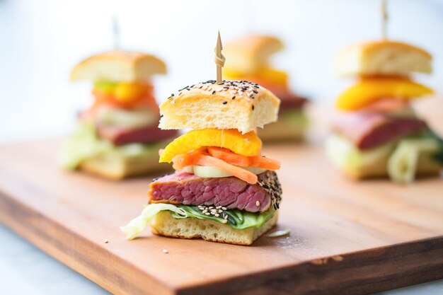 Corned beef e cabbage sliders su mini panini