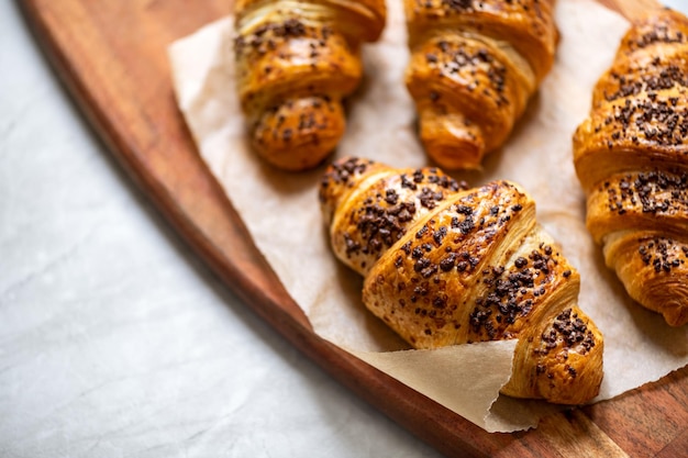 Cornetti al cioccolato appena sfornati