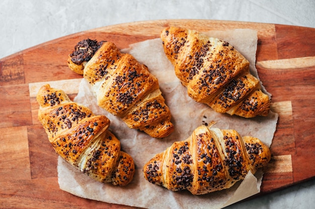 Cornetti al cioccolato appena sfornati