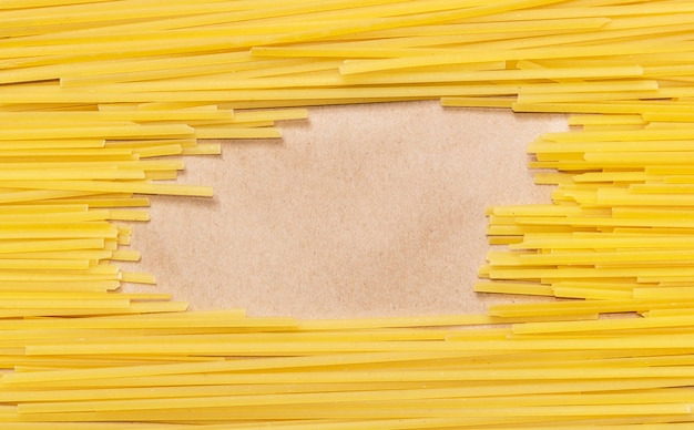 Cornice da spaghetti su carta