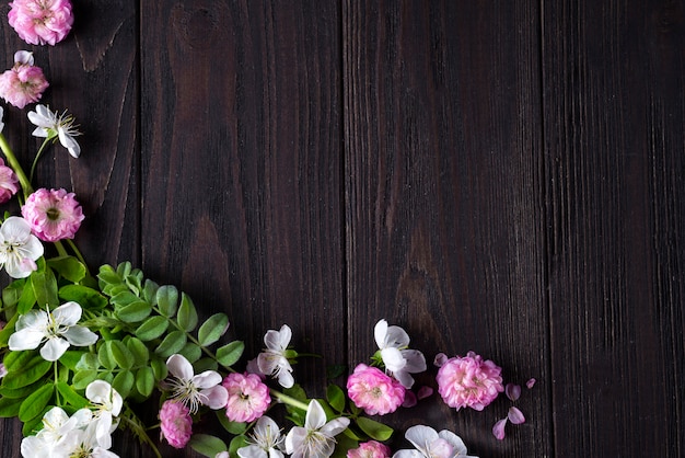 Cornice di bellissimi fiori