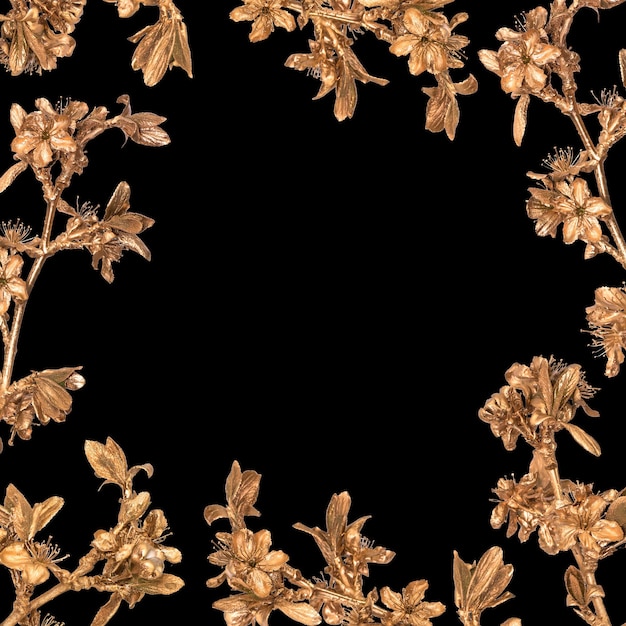 Cornice floreale fatta di rami di sakura dorati su sfondo nero