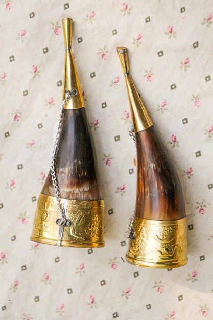Corno colorato decorativo tradizionale con metallo