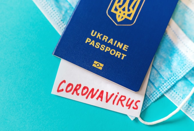 Coronavirus il concetto di divieto di voli tra paesi. Passaporto internazionale. Messa a fuoco selettiva. Ucraina.
