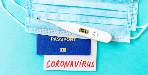 Coronavirus il concetto di divieto di voli tra paesi. Passaporto internazionale. Messa a fuoco selettiva.