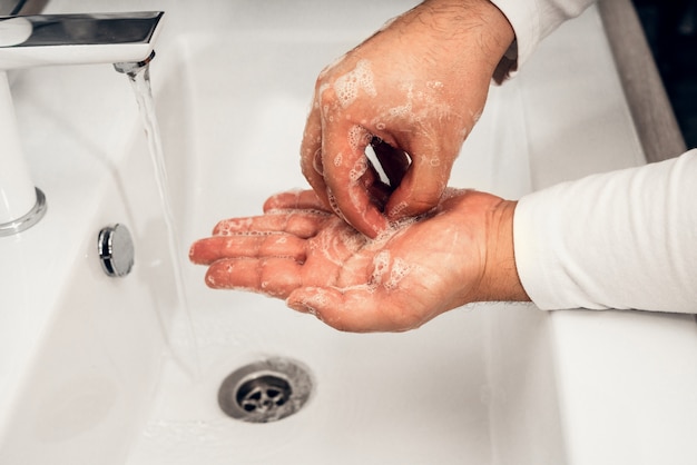 Corretto lavaggio e manipolazione delle mani