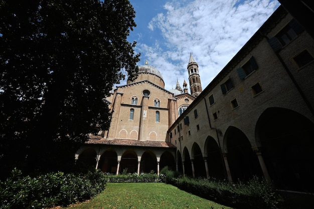 Cortile della Basilica di Sant Antonio a Padova Veneto Italia