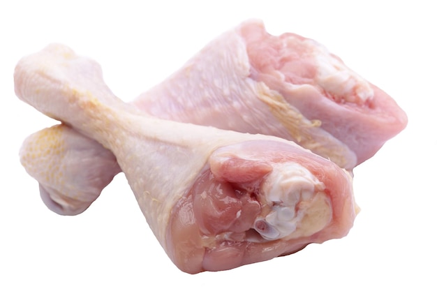 Cosce di pollo su uno sfondo bianco isolato