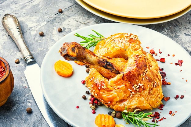 Coscia di pollo al forno in pasta