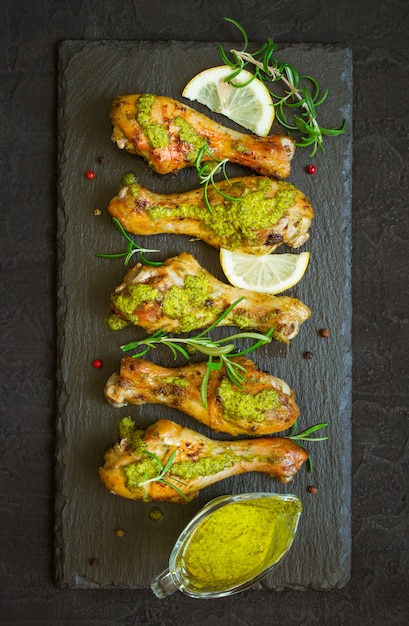 Coscia di pollo arrosto In salsa verde con limone