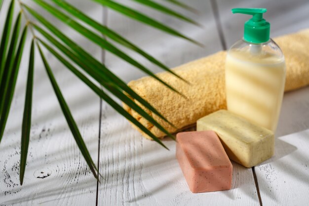 Cosmetici naturali delicati per la cura della pelle