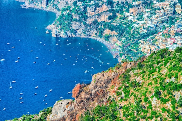 Costa di Positano al Mar Tirreno, Costiera Amalfitana, Italia