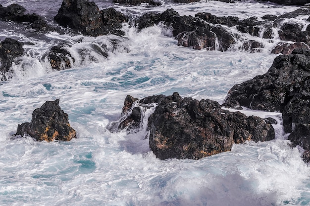 costa di rocce vulcaniche